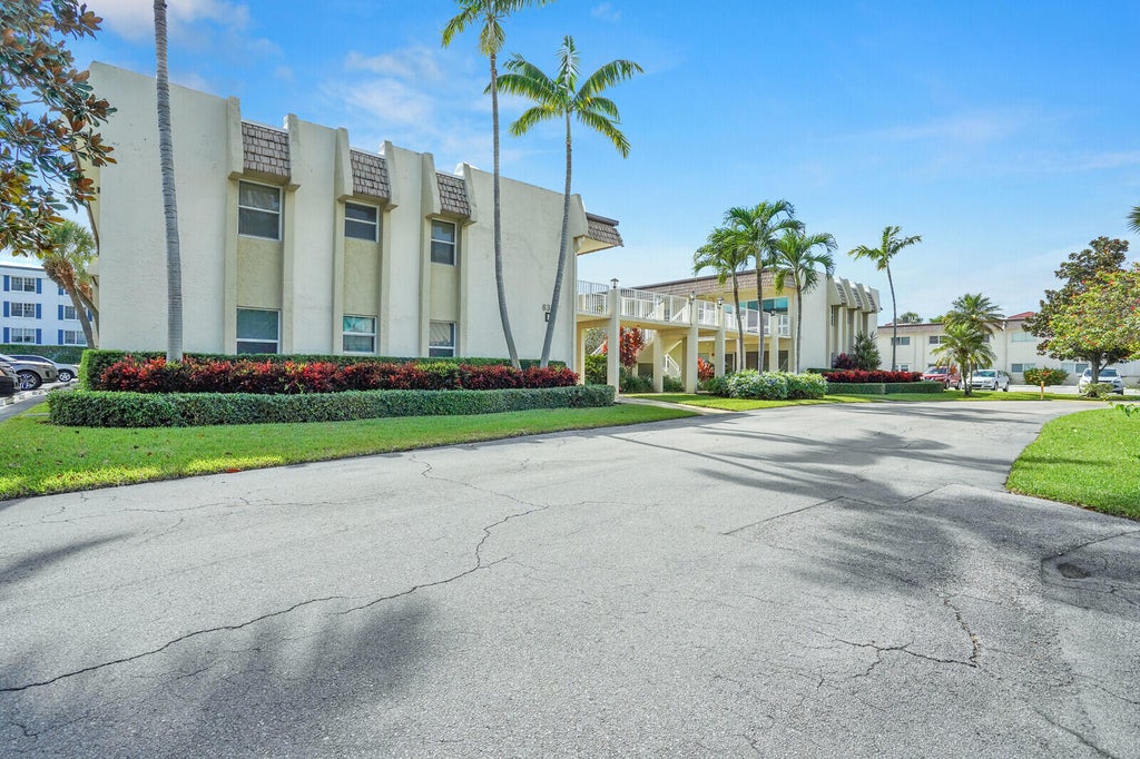 Photo of 632 Snug Harbor Drive #D14, Boynton Beach, FL 33435 (MLS # R11141572)