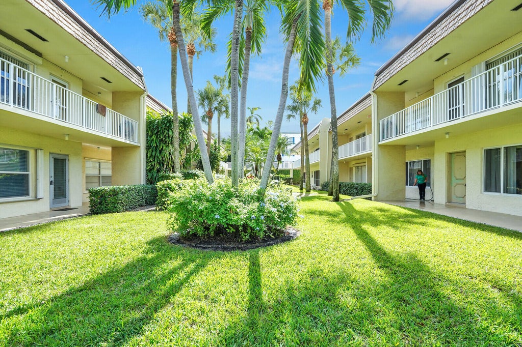 Photo of 632 Snug Harbor Drive #D14, Boynton Beach, FL 33435 (MLS # R11141572)