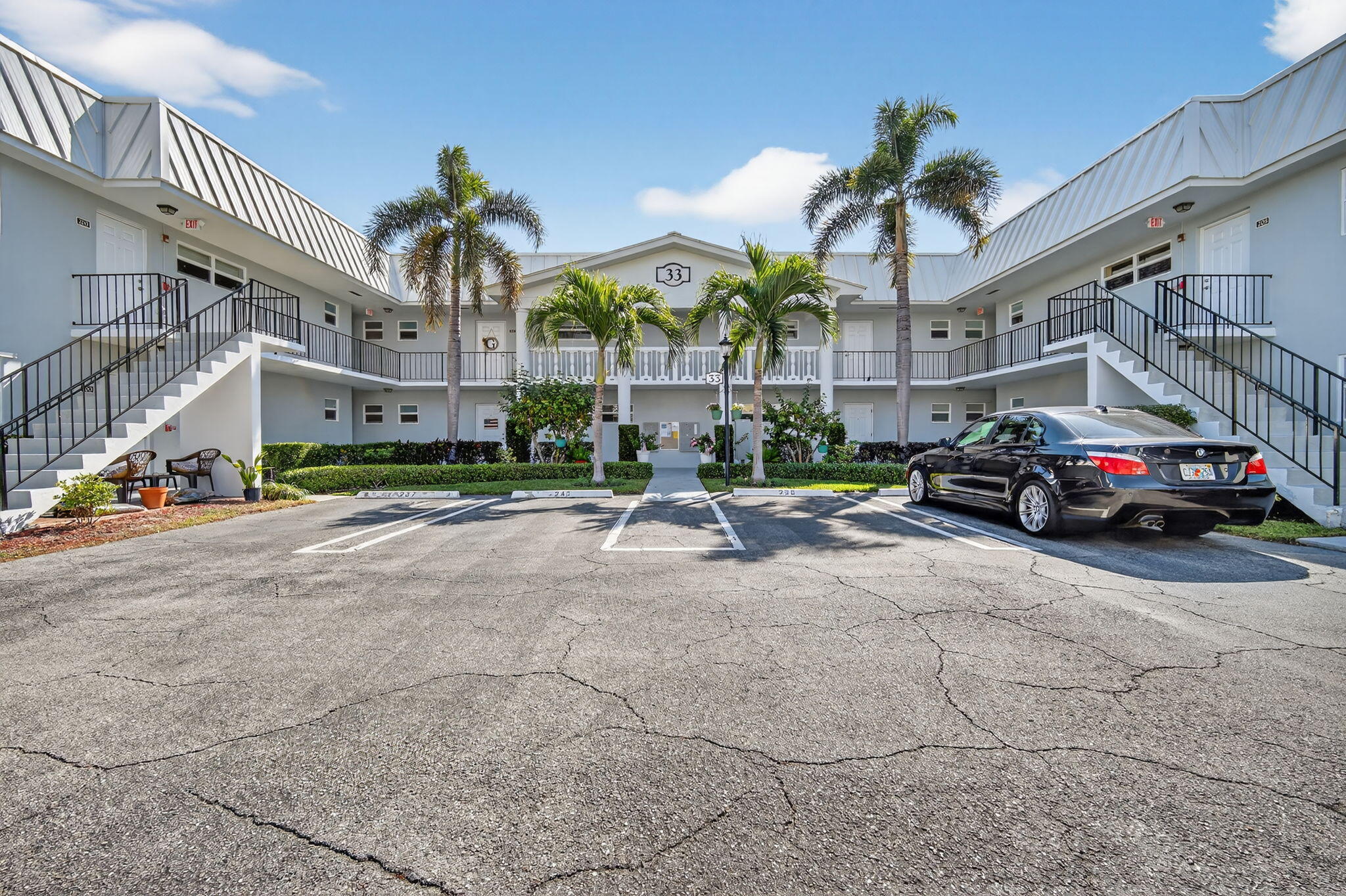 COLONIAL CLUB CONDO SEC 1 - Residential