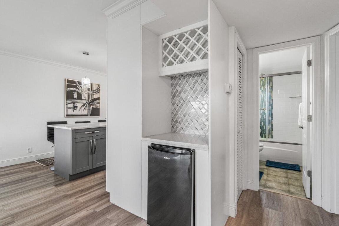 ISLAND TOWERS INC CONDO - Residential Lease