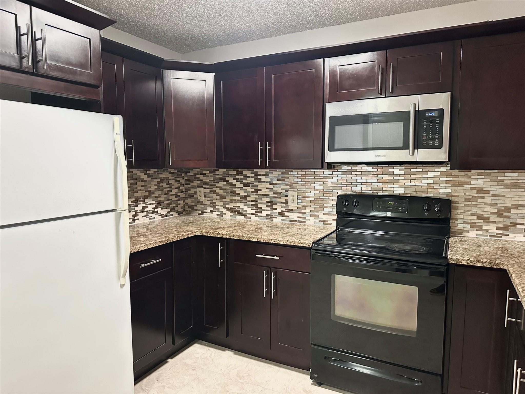 Lakes Of Jacaranda Condo - Residential Lease