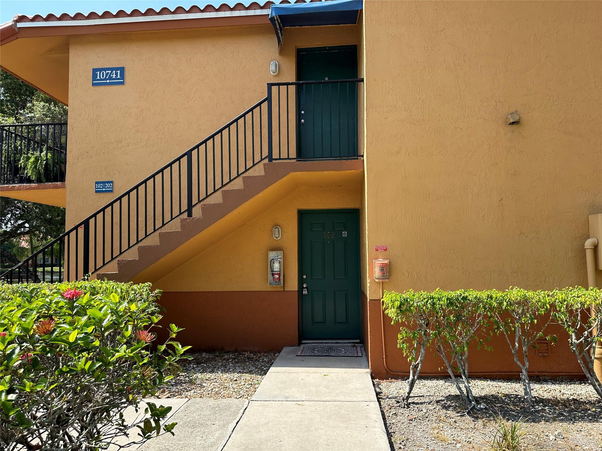 Lakes Of Jacaranda Condo - Residential Lease