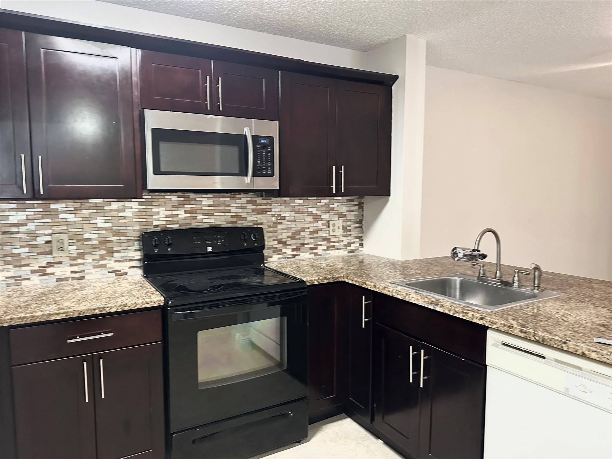 Lakes Of Jacaranda Condo - Residential Lease