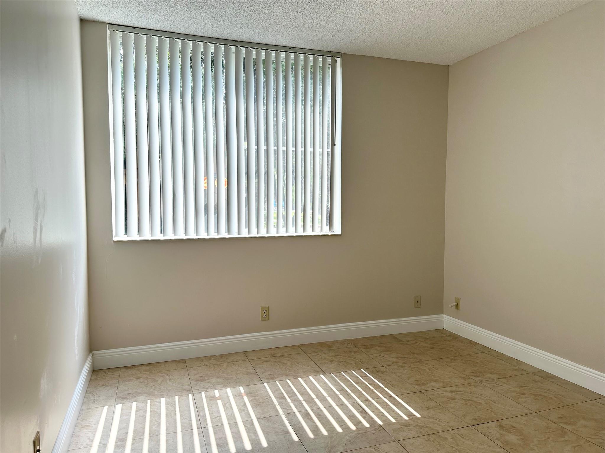 Lakes Of Jacaranda Condo - Residential Lease