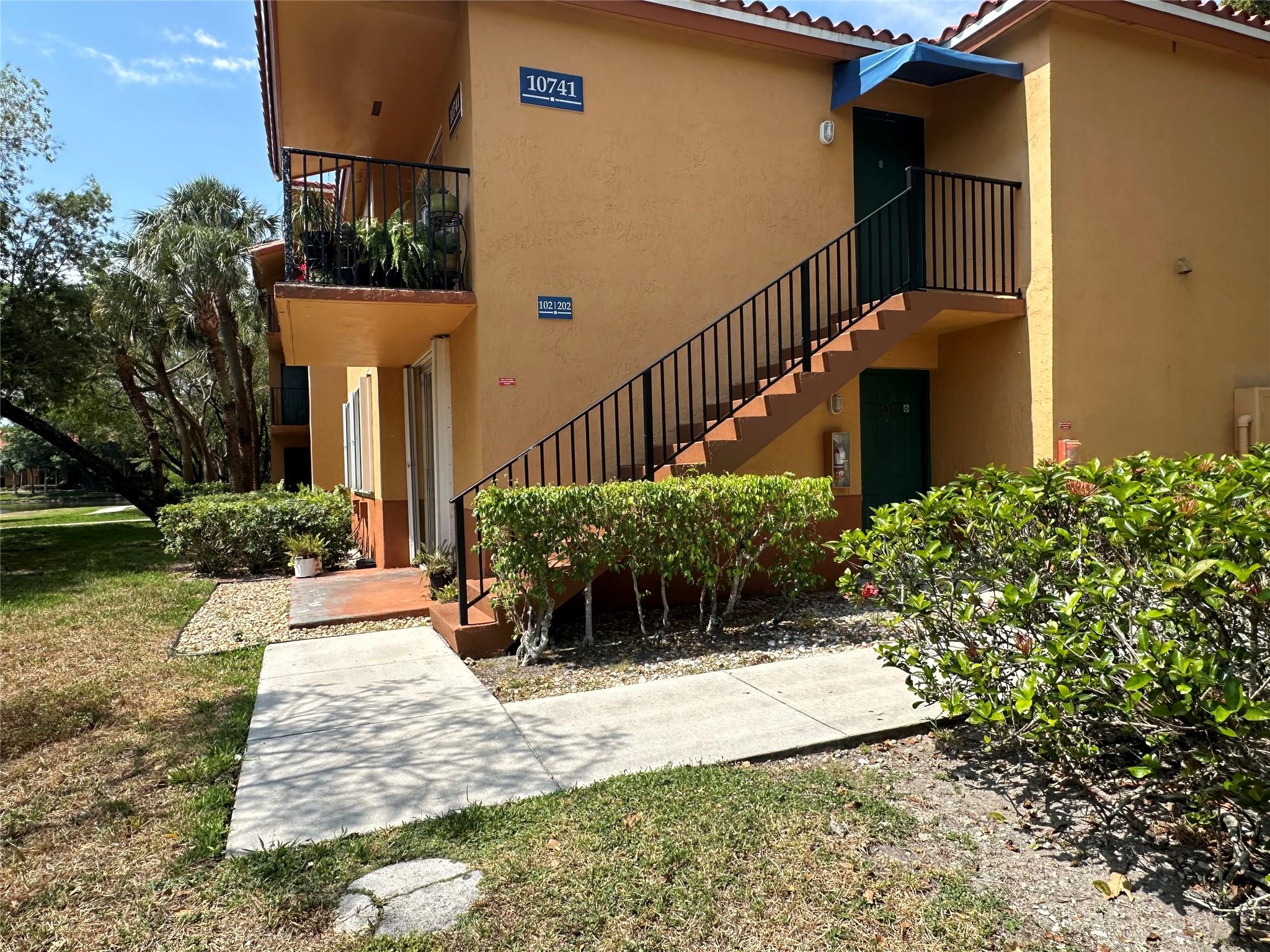 Lakes Of Jacaranda Condo - Residential Lease