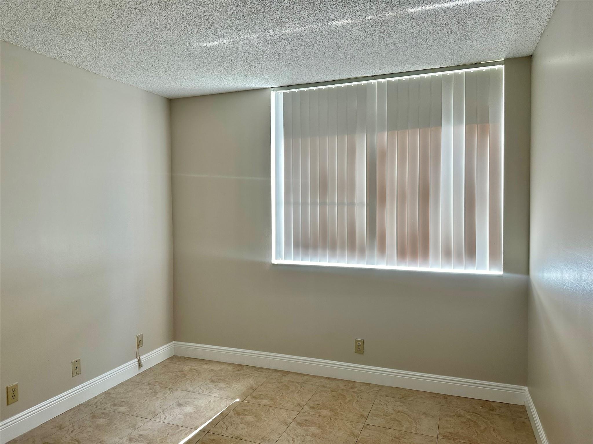 Lakes Of Jacaranda Condo - Residential Lease