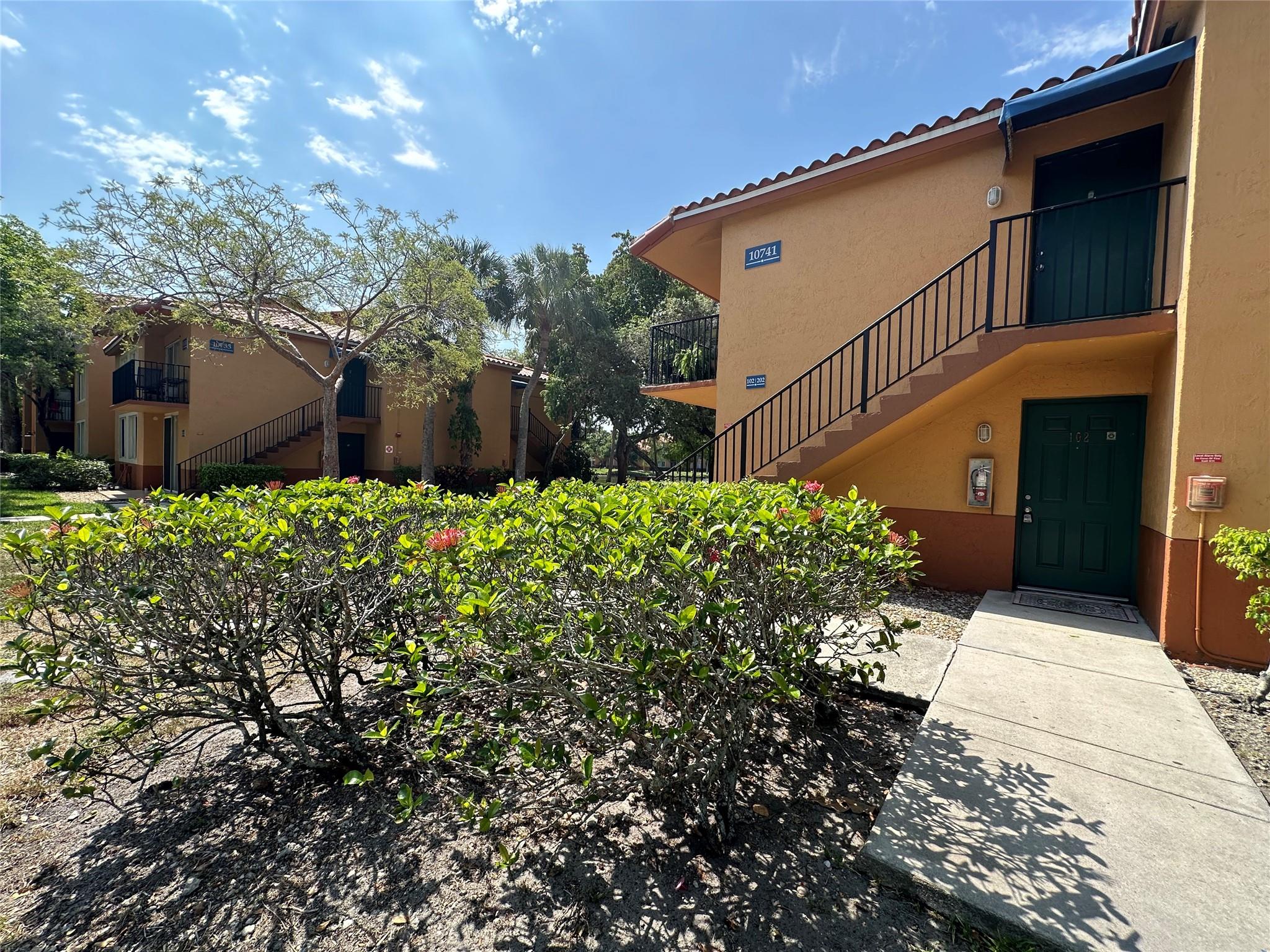 Lakes Of Jacaranda Condo - Residential Lease