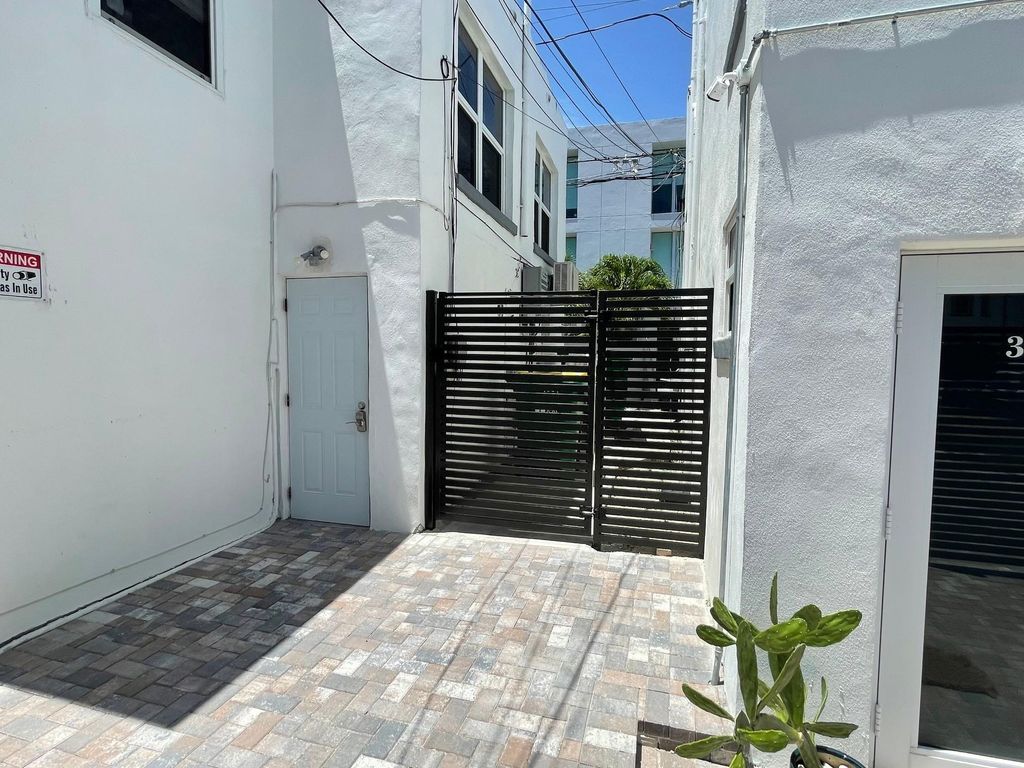 Photo of 1501 SE 2nd Court #9, Fort Lauderdale, FL 33301 (MLS # F10451129)