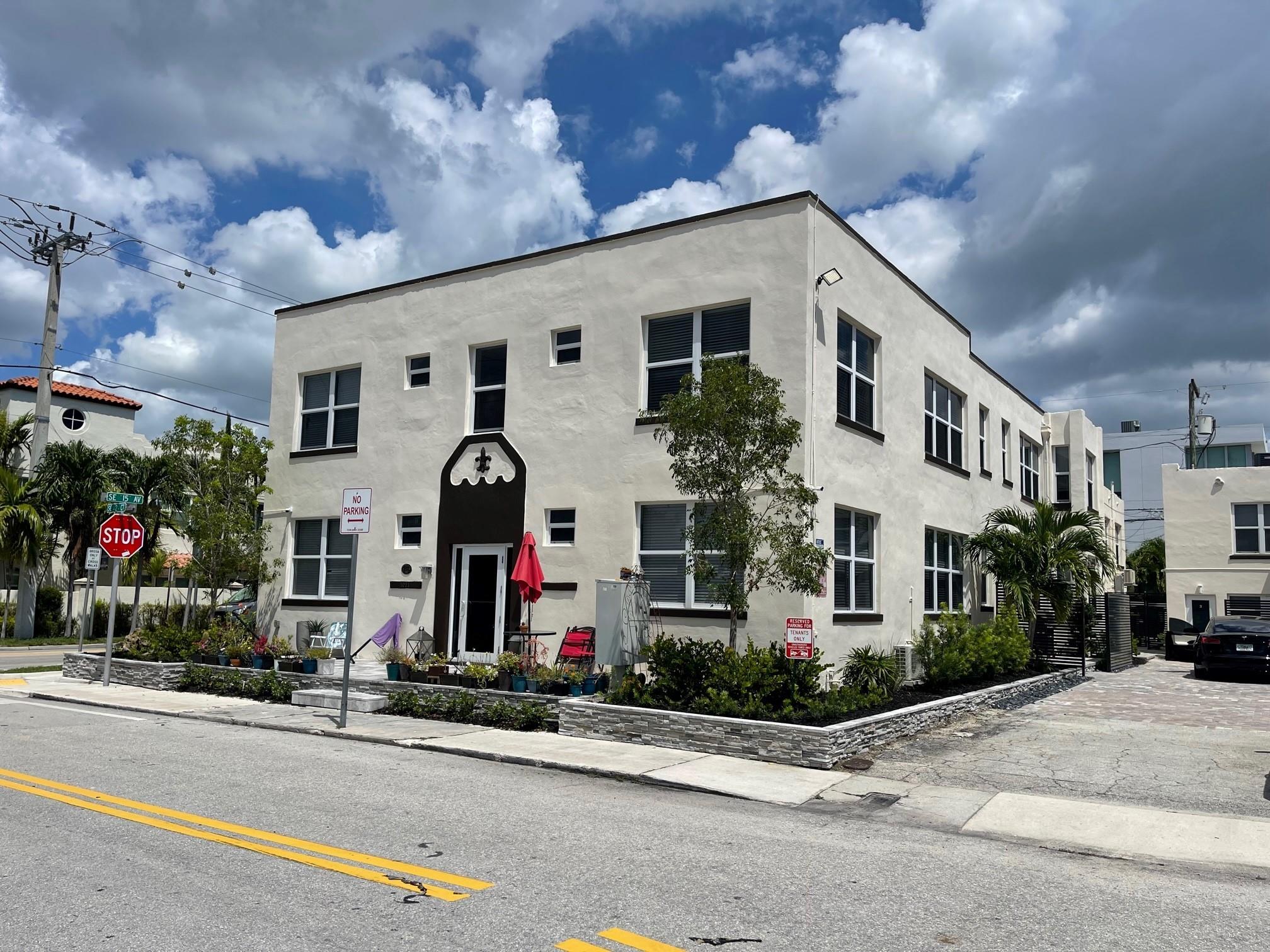 Great location, just steps to Las Olas Blvd, beautiful renovated 2 bedroom 1 bathroom apartment 2nd floor. updated flooring throughout, updated kitchen and bathroom, impact windows and door. Central AC. Quiet 13 unit apartment complex. Must see! Short drive to Fort Lauderdale beach and downtown Fort Lauderdale.