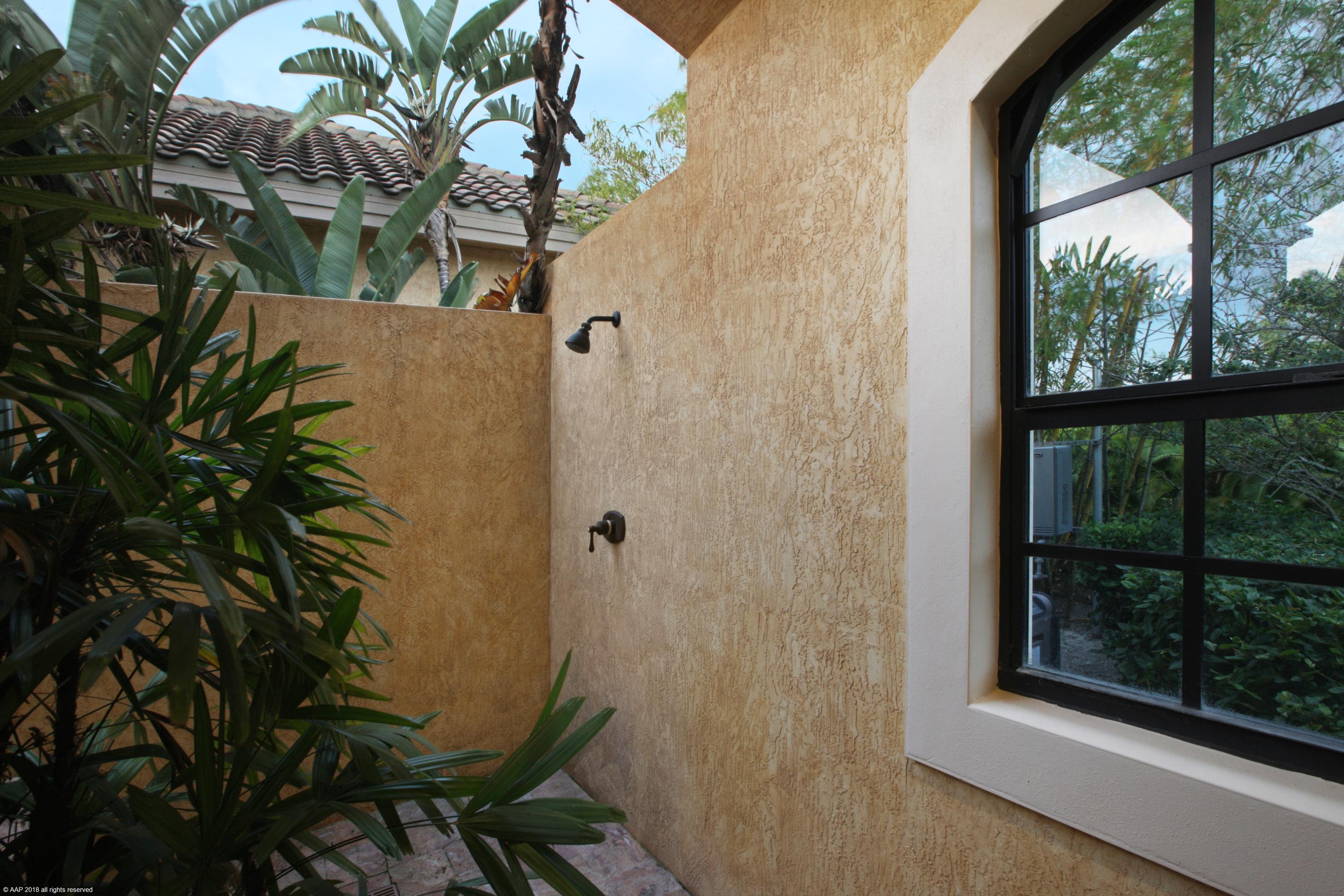 PALM BEACH POINT - Residential