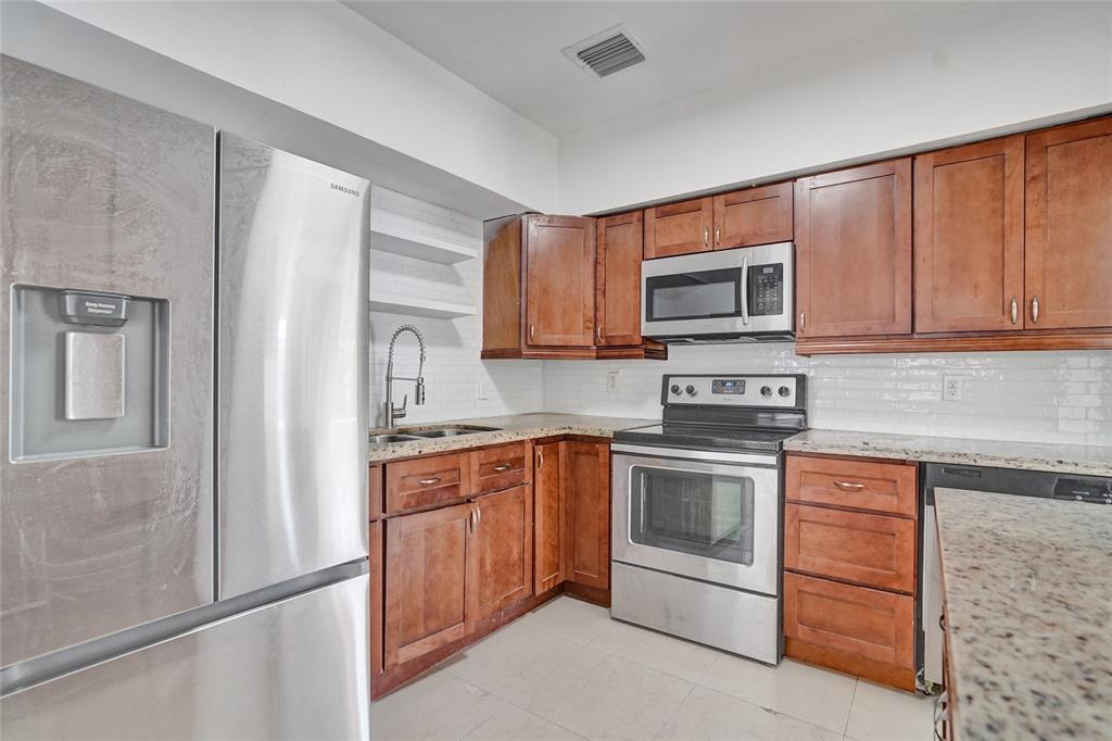 BISCAYNE BCH SUB - Residential Lease
