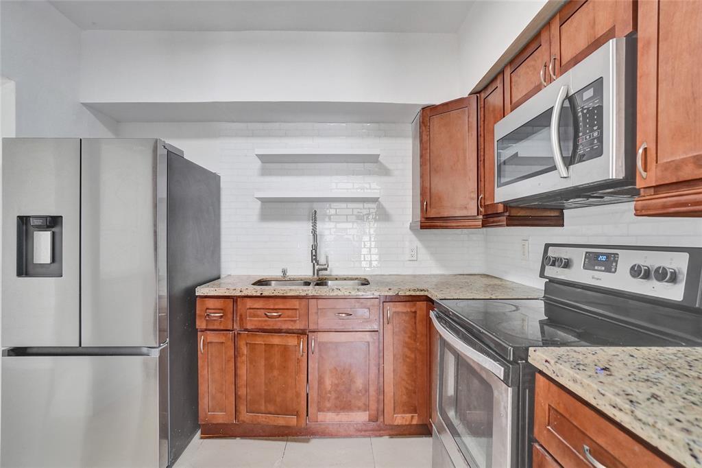BISCAYNE BCH SUB - Residential Lease