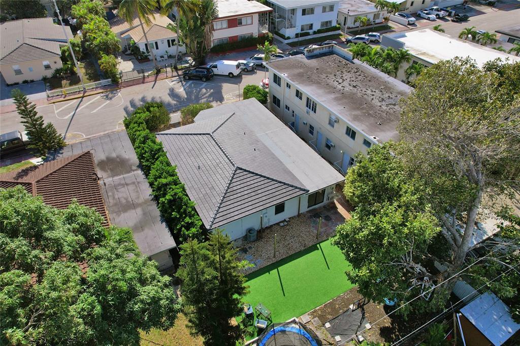 BISCAYNE BCH SUB - Residential Lease