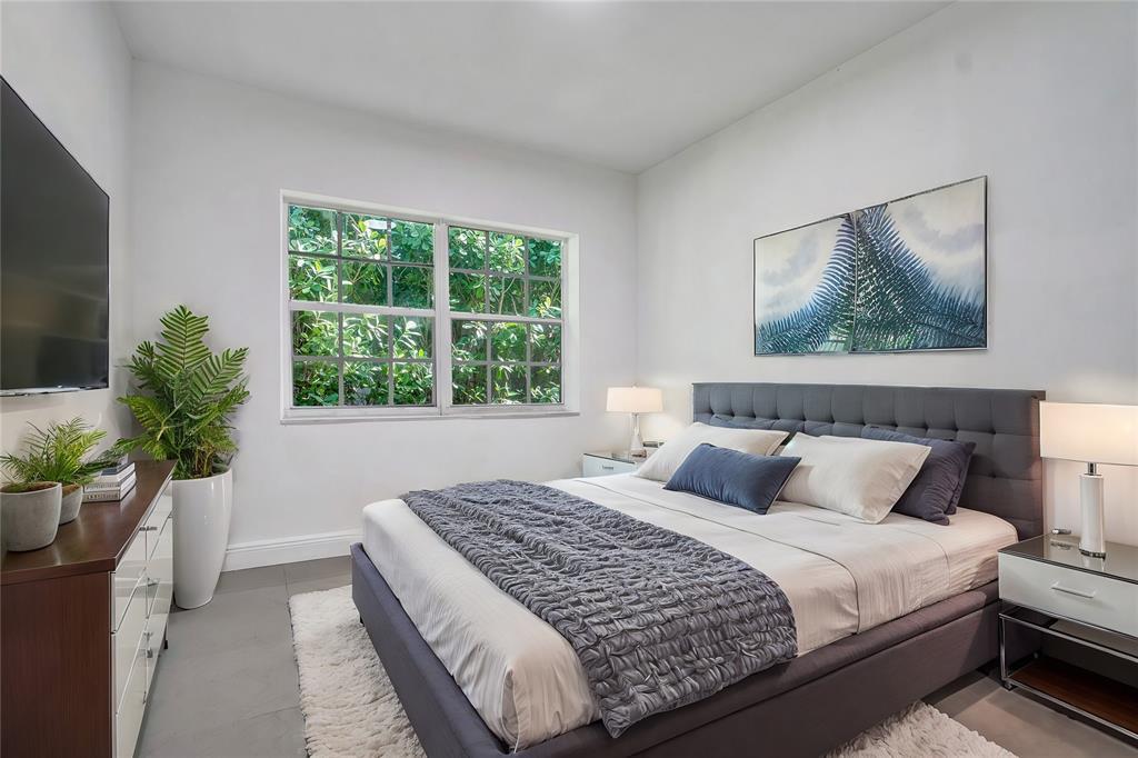 BISCAYNE BCH SUB - Residential Lease