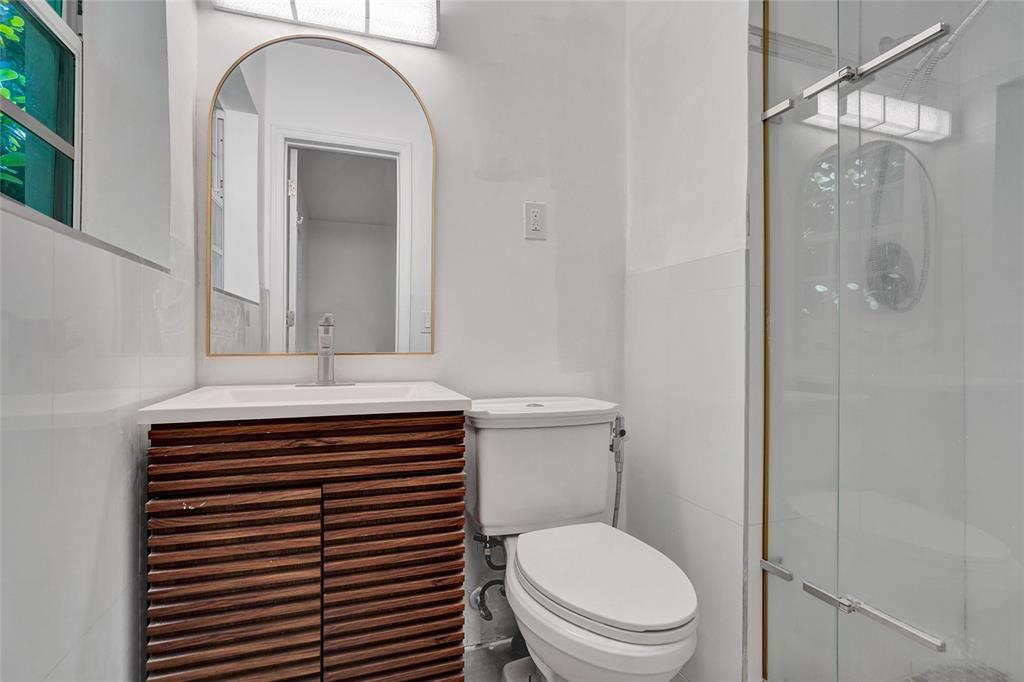 BISCAYNE BCH SUB - Residential Lease