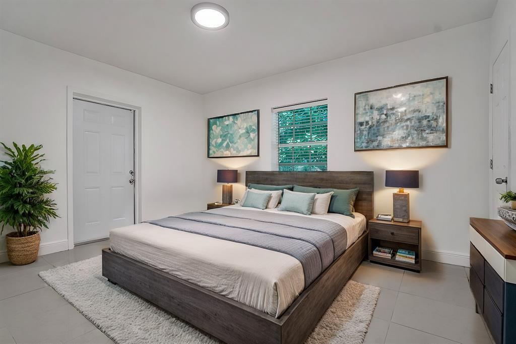 BISCAYNE BCH SUB - Residential Lease