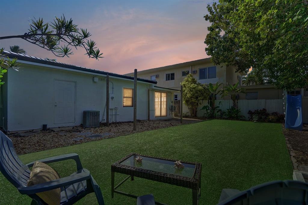 BISCAYNE BCH SUB - Residential Lease