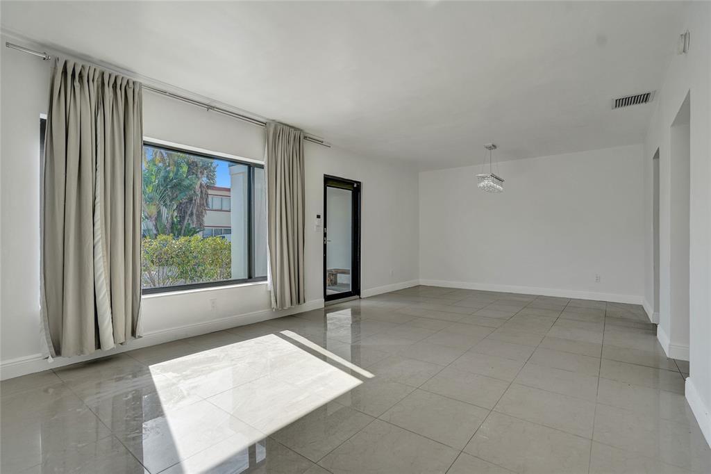 BISCAYNE BCH SUB - Residential Lease