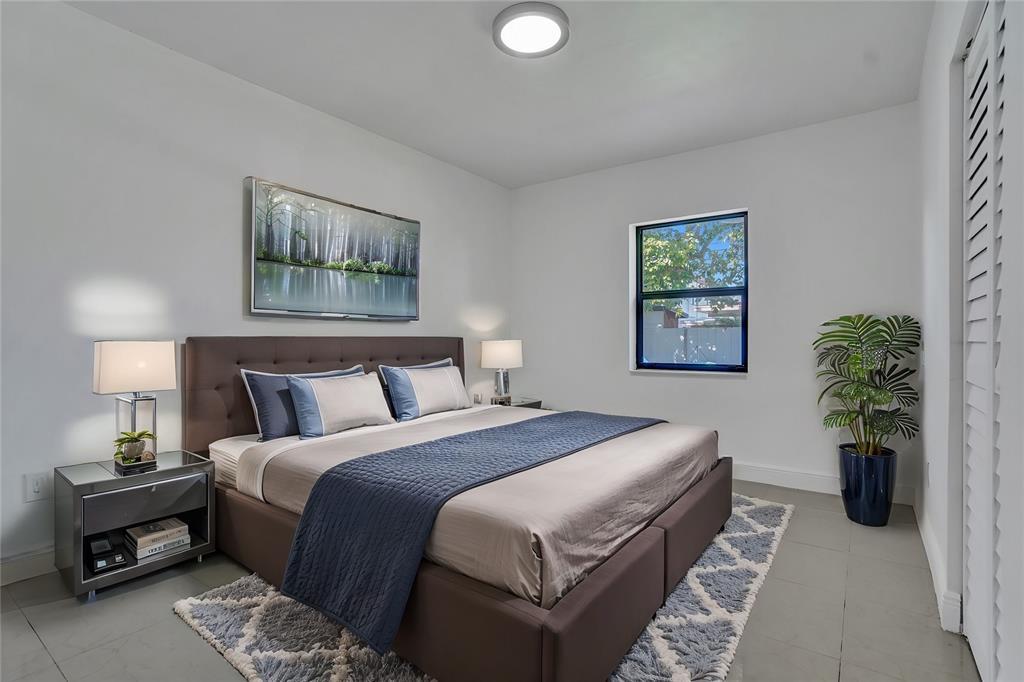 BISCAYNE BCH SUB - Residential Lease