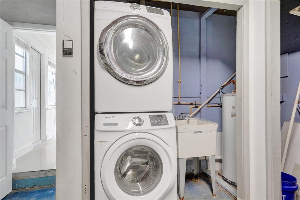 BISCAYNE BCH SUB - Residential Lease