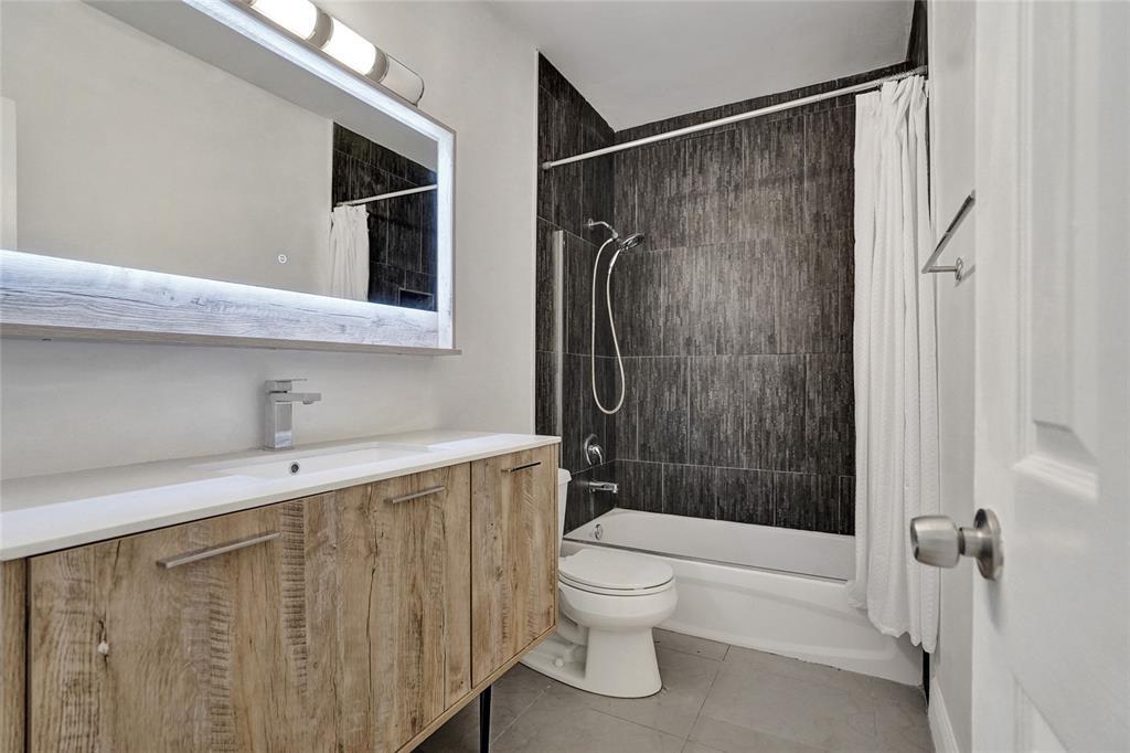 BISCAYNE BCH SUB - Residential Lease