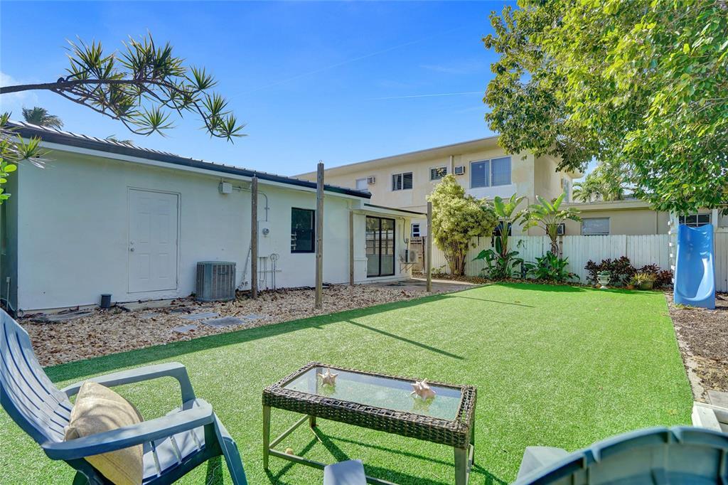 BISCAYNE BCH SUB - Residential Lease