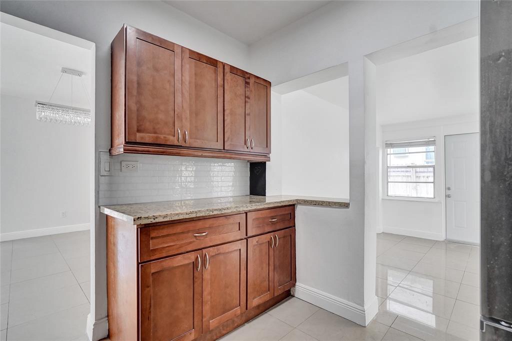 BISCAYNE BCH SUB - Residential Lease