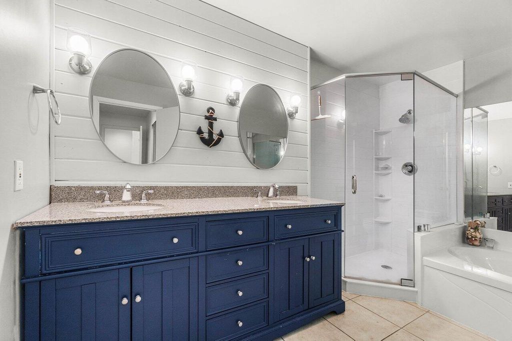 Photo of 103 Half Moon Circle #E2, Hypoluxo, FL 33462 (MLS # R11105138)