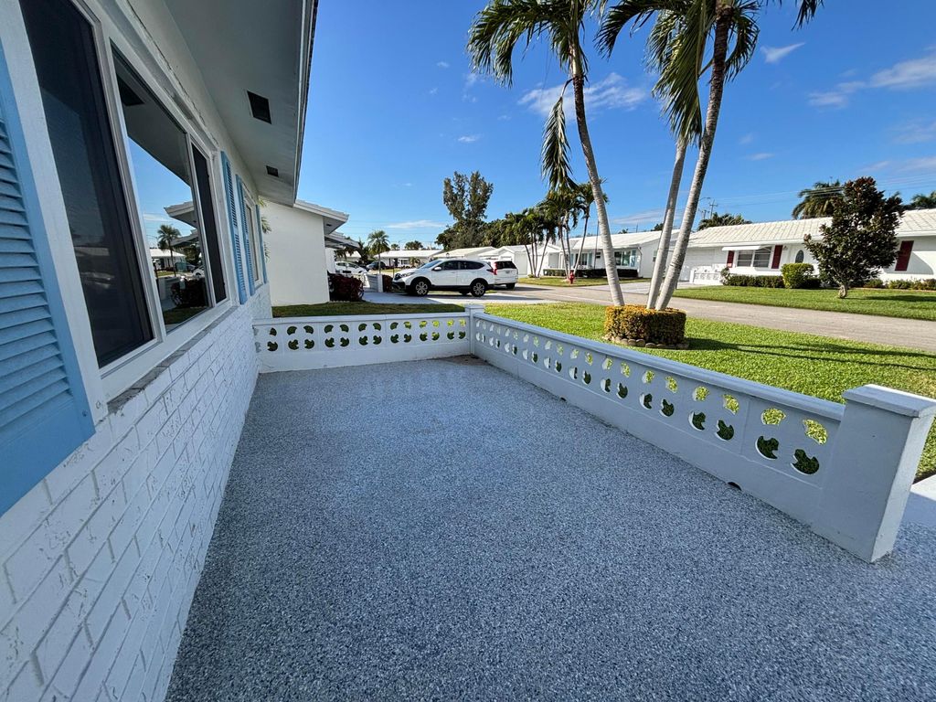 Photo of 1307 SW 24th St, Boynton Beach, FL 33426 (MLS # R11168060)