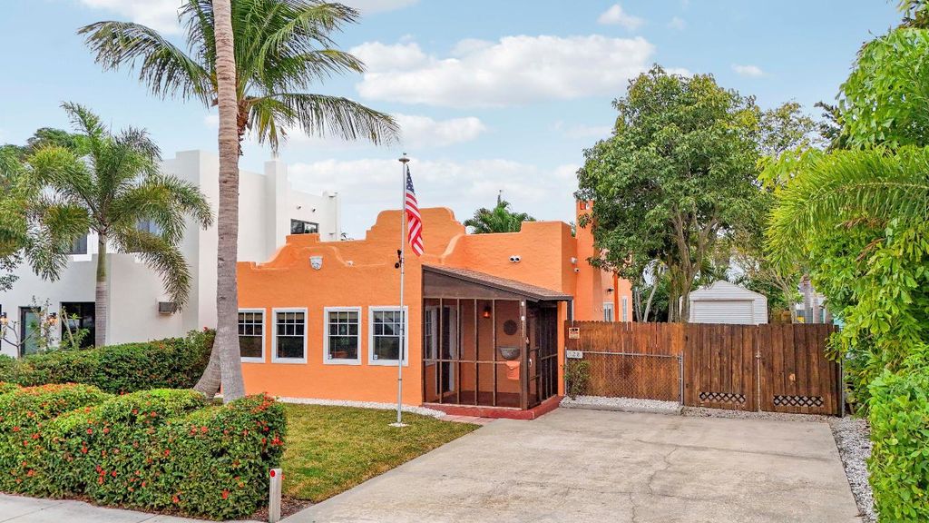 Photo of 528 Avenida Hermosa, West Palm Beach, FL 33405 (MLS # R11154601)