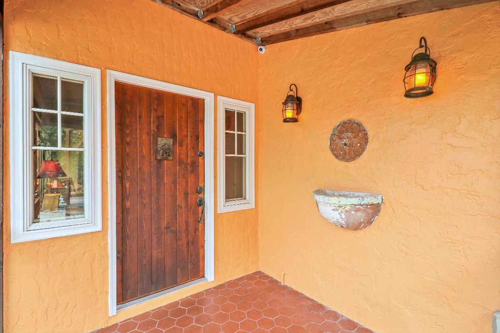 Photo of 528 Avenida Hermosa, West Palm Beach, FL 33405 (MLS # R11154601)