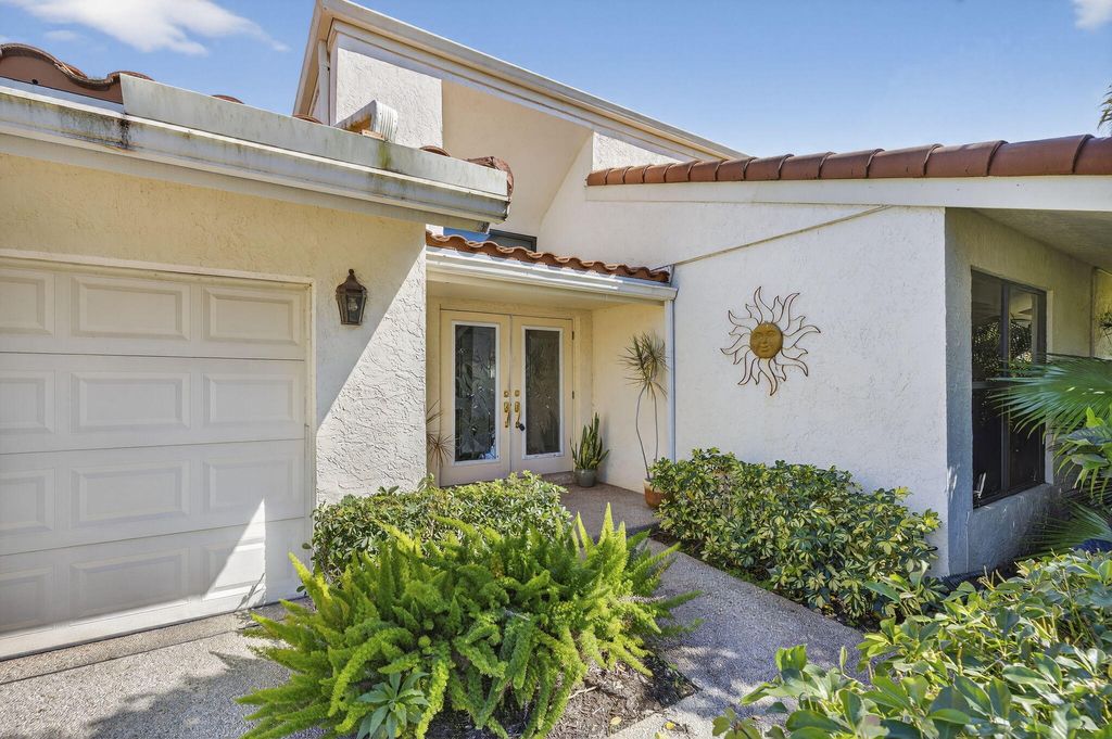 Photo of 4881 Pineview Circle, Delray Beach, FL 33445 (MLS # R11163822)