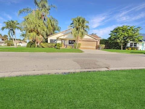 Photo of 180 RAINTREE Trail, Jupiter, FL 33458 (MLS # B26081435)