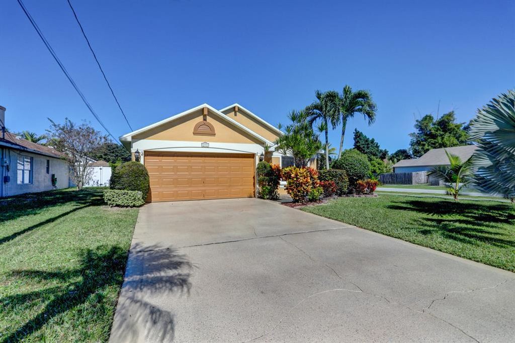 Photo of 6393 Hollywood Street, Jupiter, FL 33458 (MLS # R10761820)