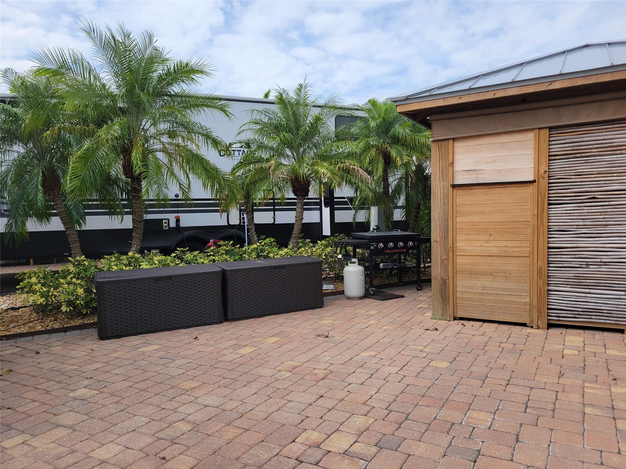 Silver Palms Rv Village Resort - Land