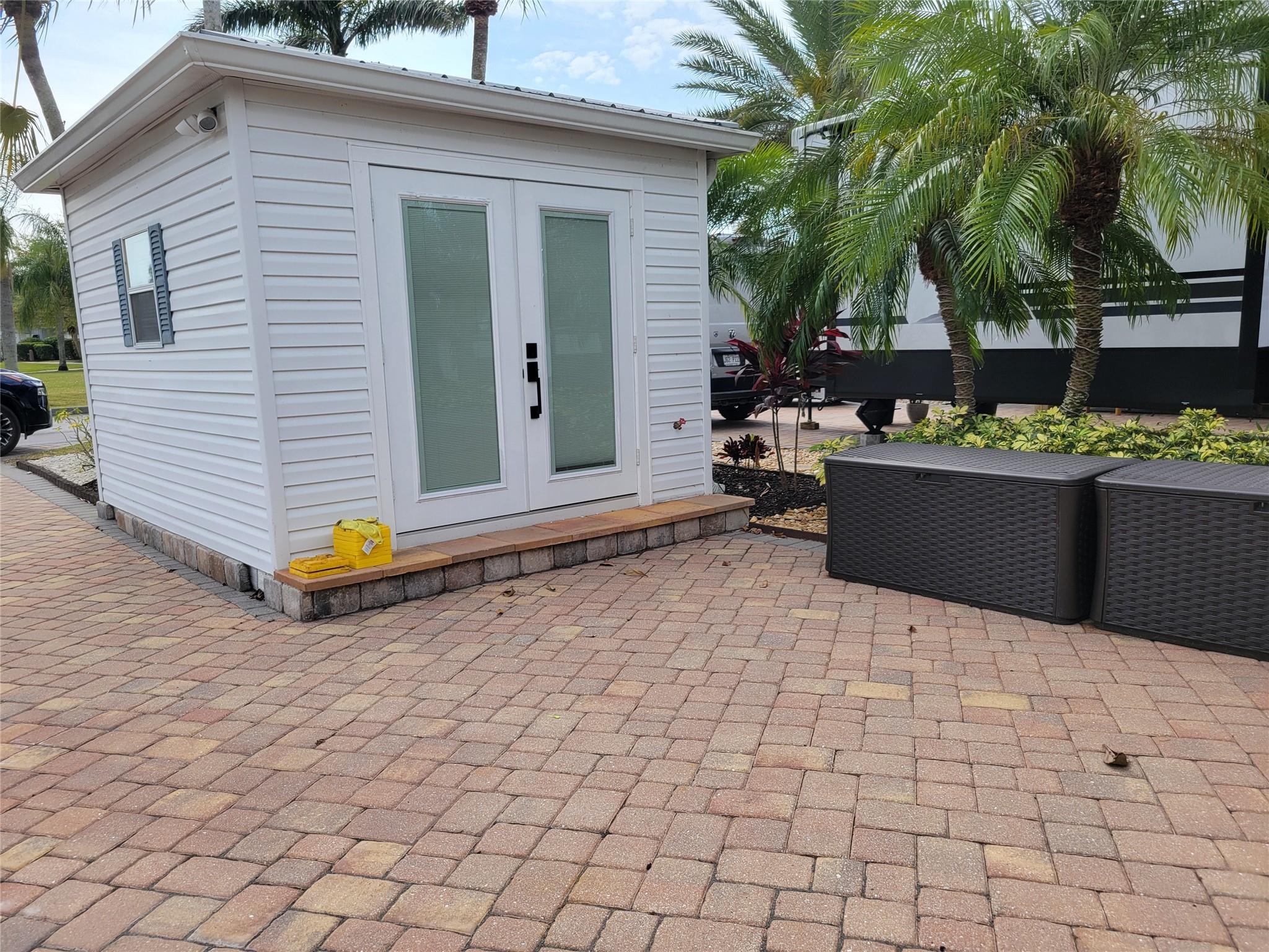 Silver Palms Rv Village Resort - Land