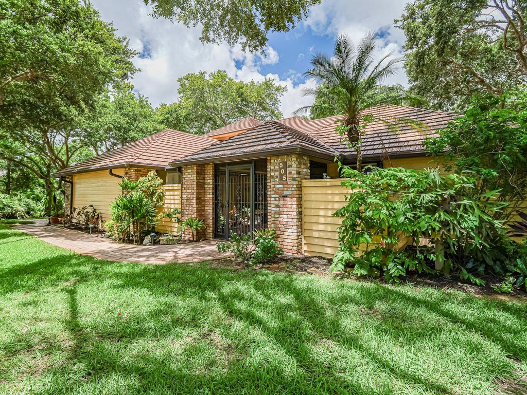 Photo of 505 Cross Creek Circle, Sebastian, FL 32958 (MLS # R11102228)