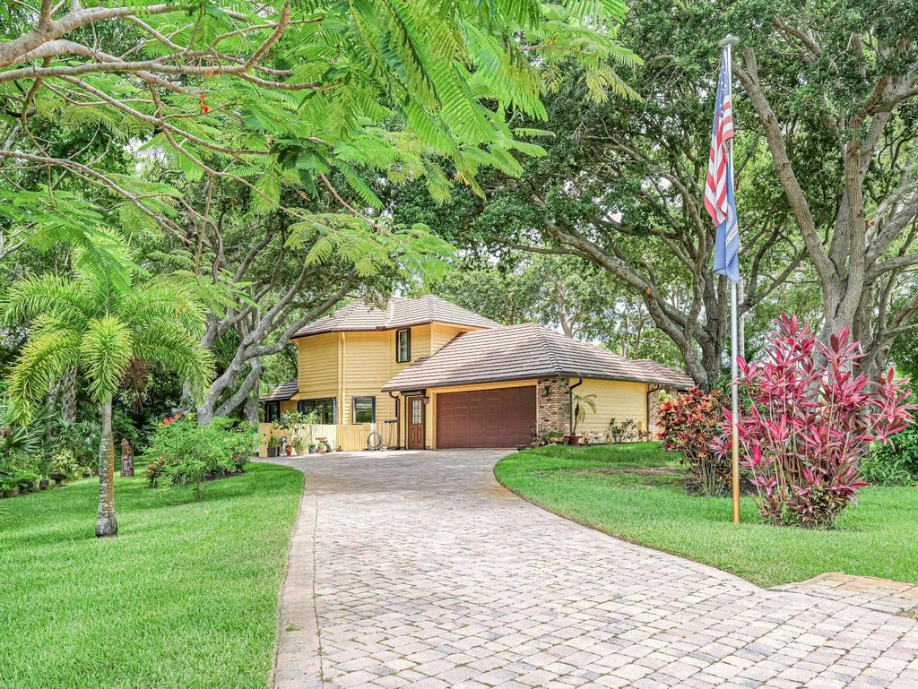 Photo of 505 Cross Creek Circle, Sebastian, FL 32958 (MLS # R11102228)