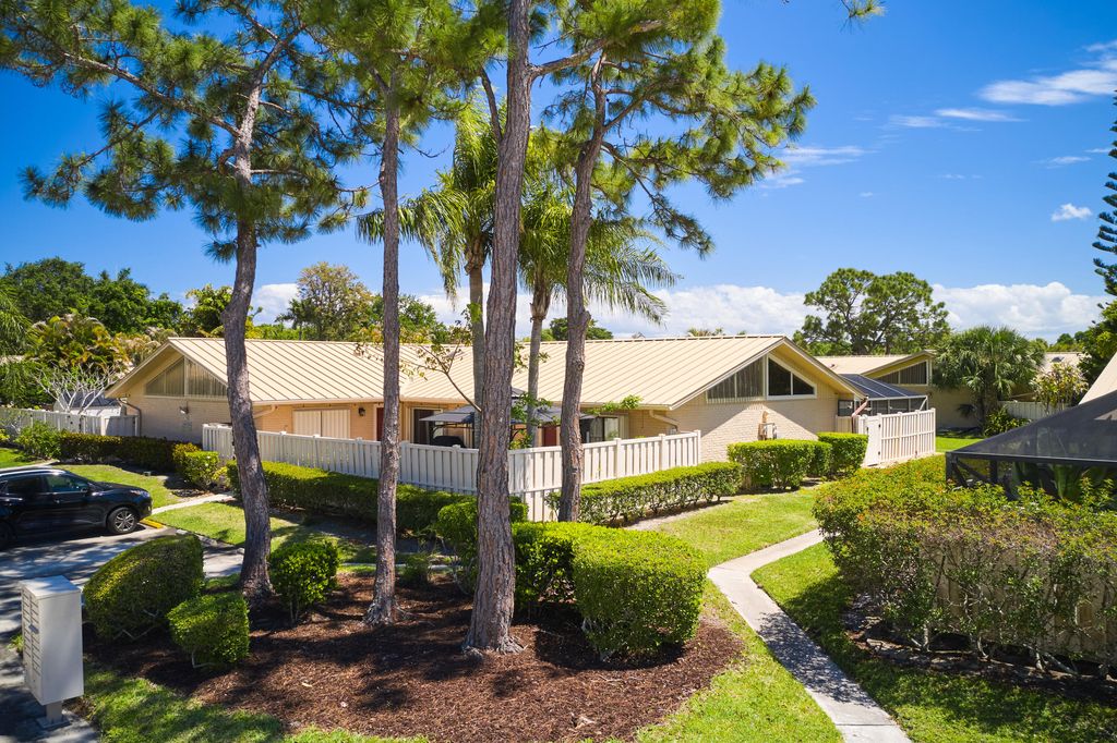 Photo of 5532 Golden Eagle Circle, Palm Beach Gardens, FL 33418 (MLS # B26019580)