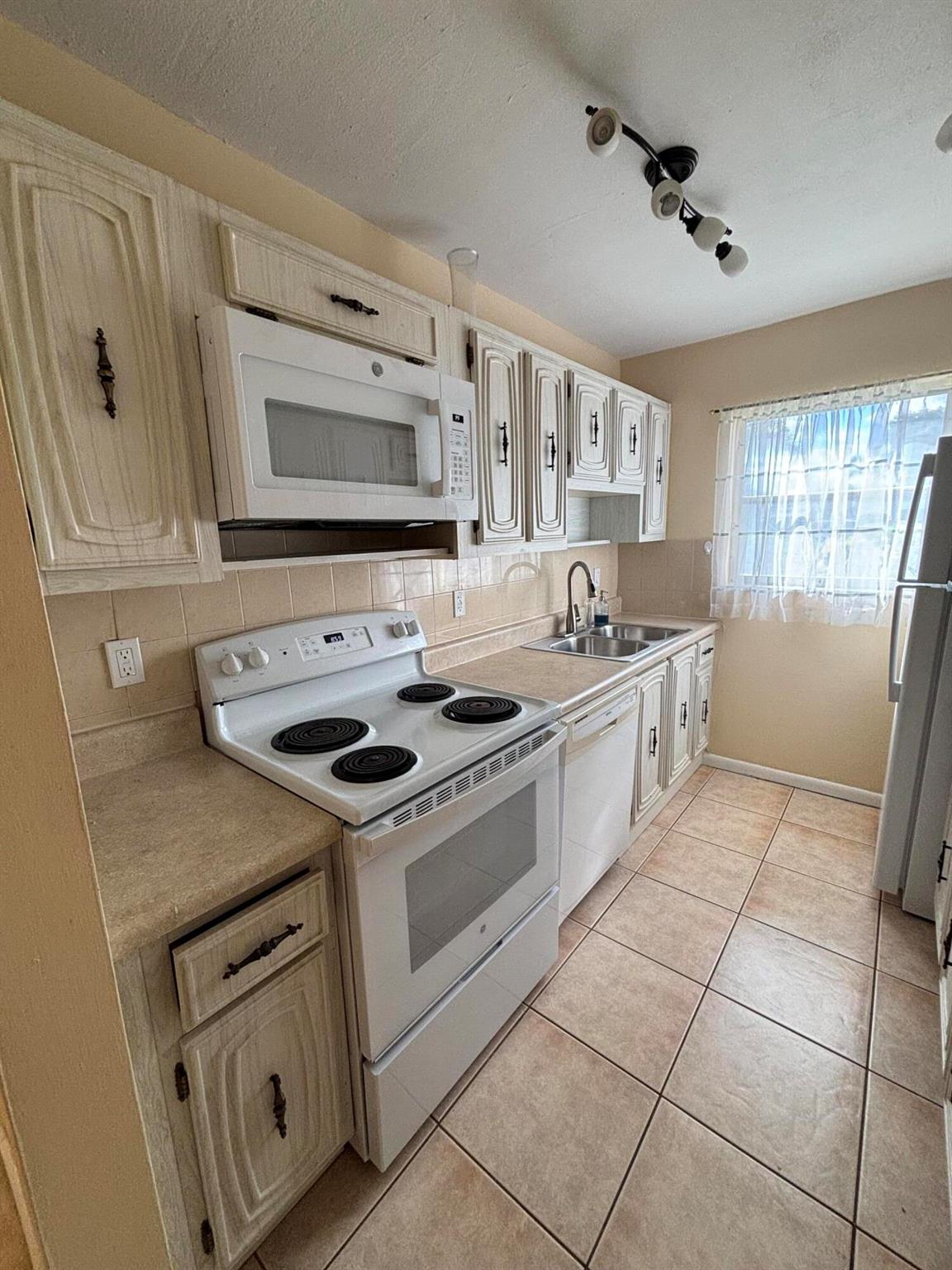 HIGH POINT - Residential Lease