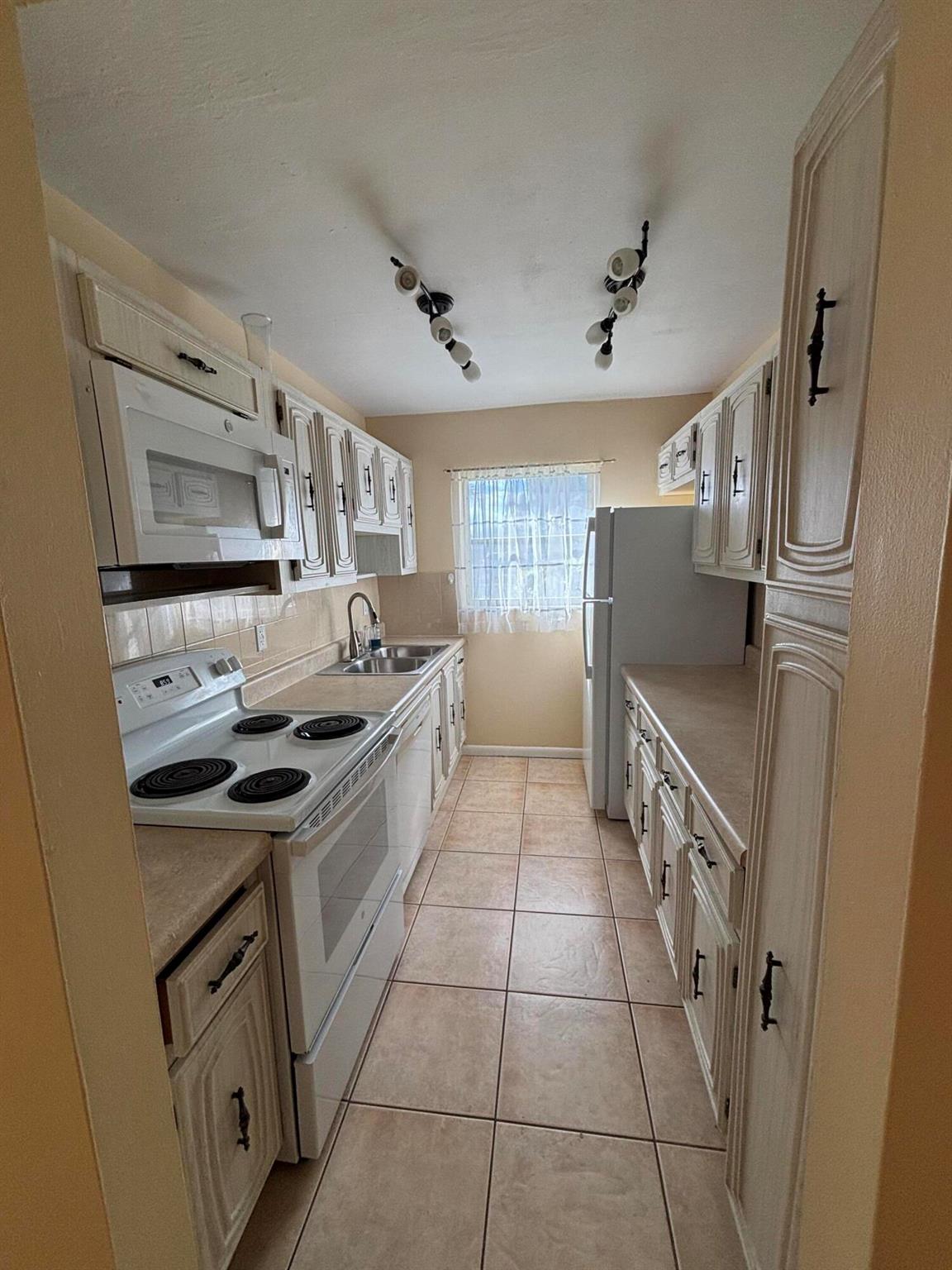 HIGH POINT - Residential Lease