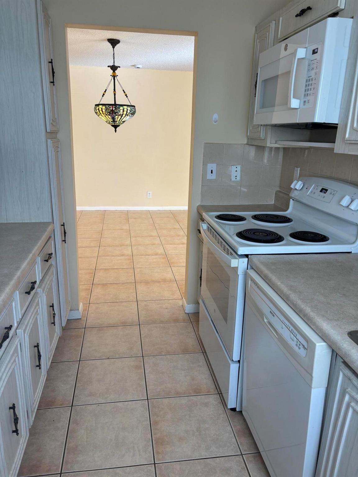 HIGH POINT - Residential Lease