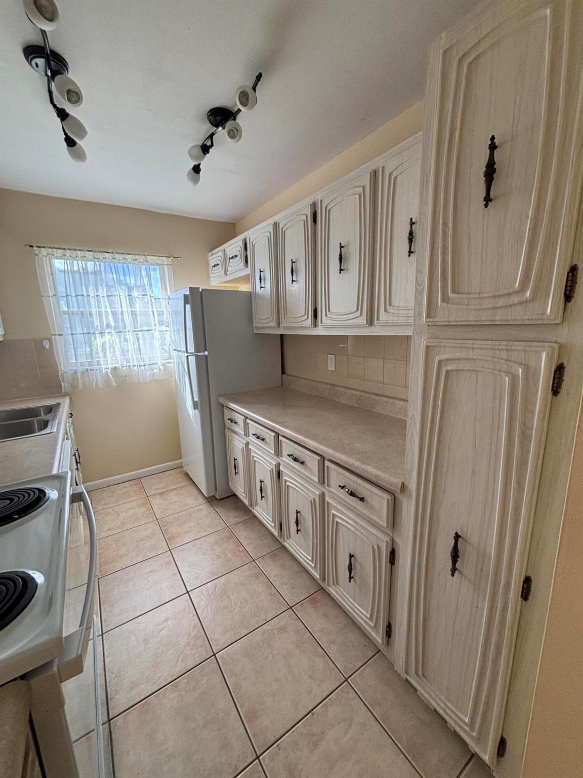 HIGH POINT - Residential Lease