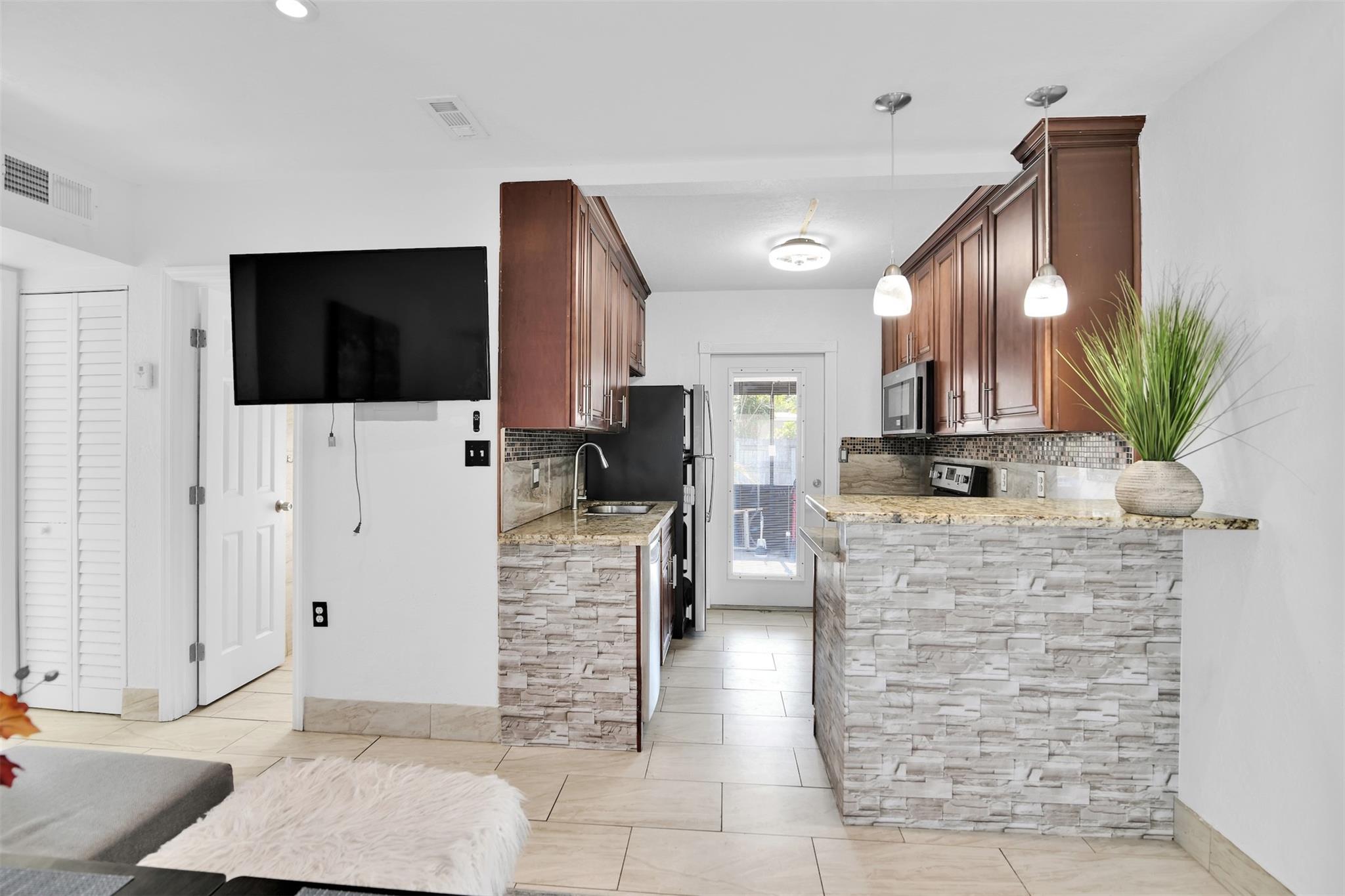 1814 NE 53rd Ct, Pompano Beach, FL, 33064/$499,000 3 1814 NE 53rd Ct