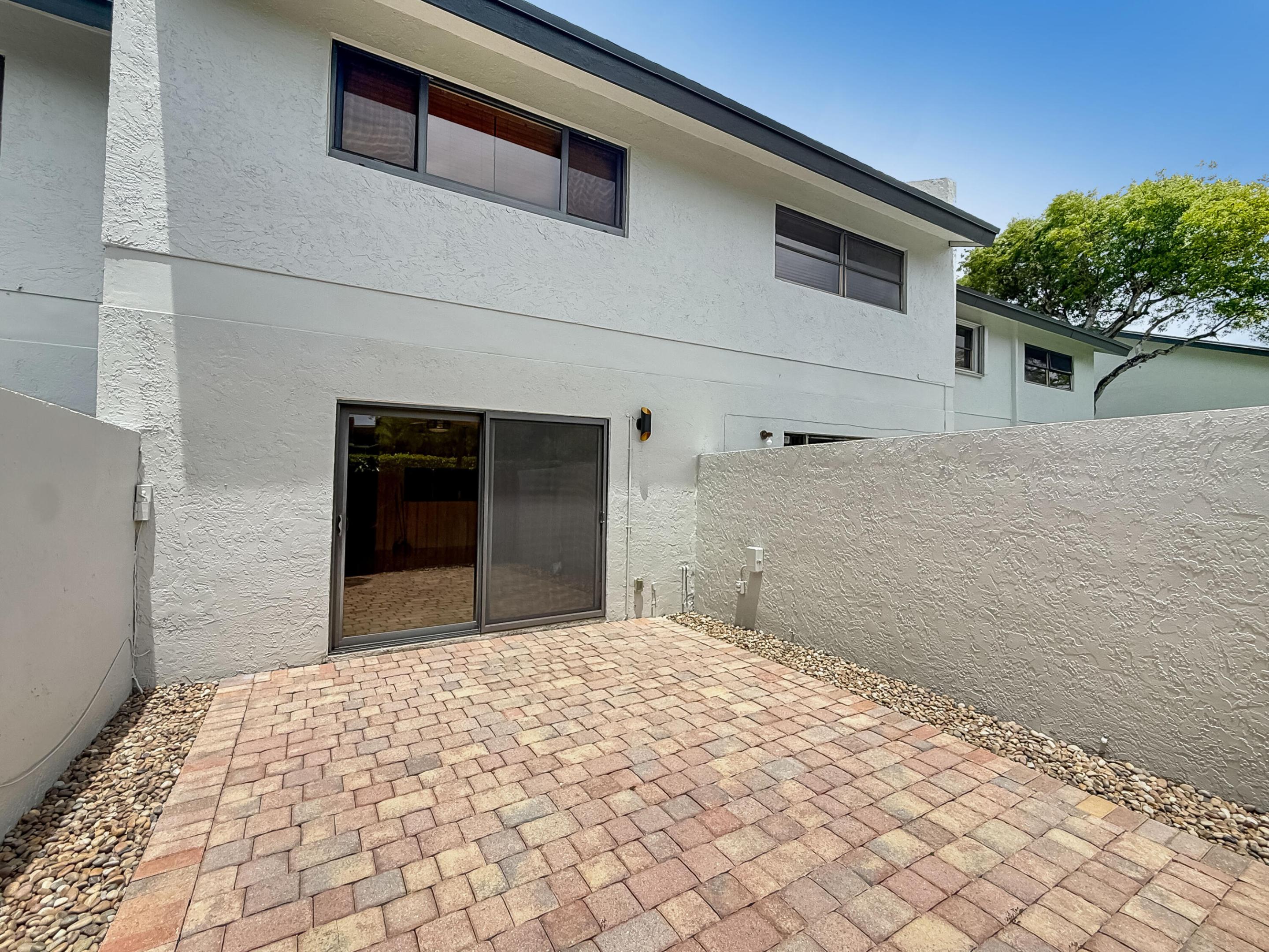 PINES OF OAKLAND FOREST TWO - Residential Lease