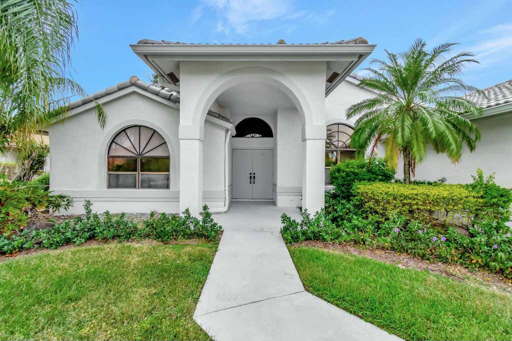 Photo of 5682 Aspen Ridge Circle, Delray Beach, FL 33484 (MLS # R11039381)