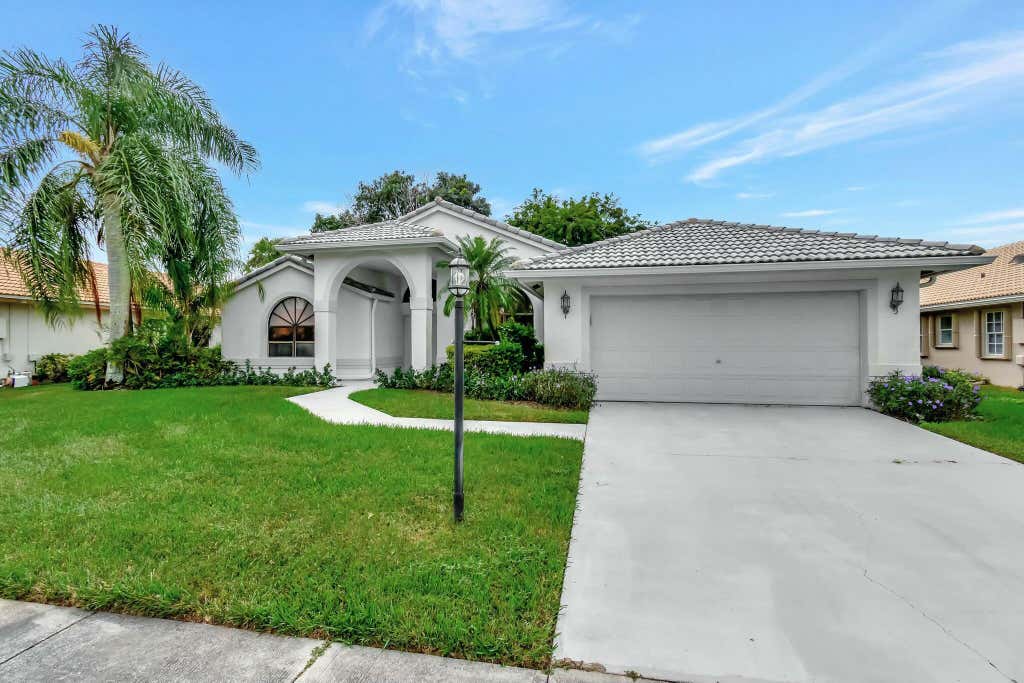 Photo of 5682 Aspen Ridge Circle, Delray Beach, FL 33484 (MLS # R11039381)