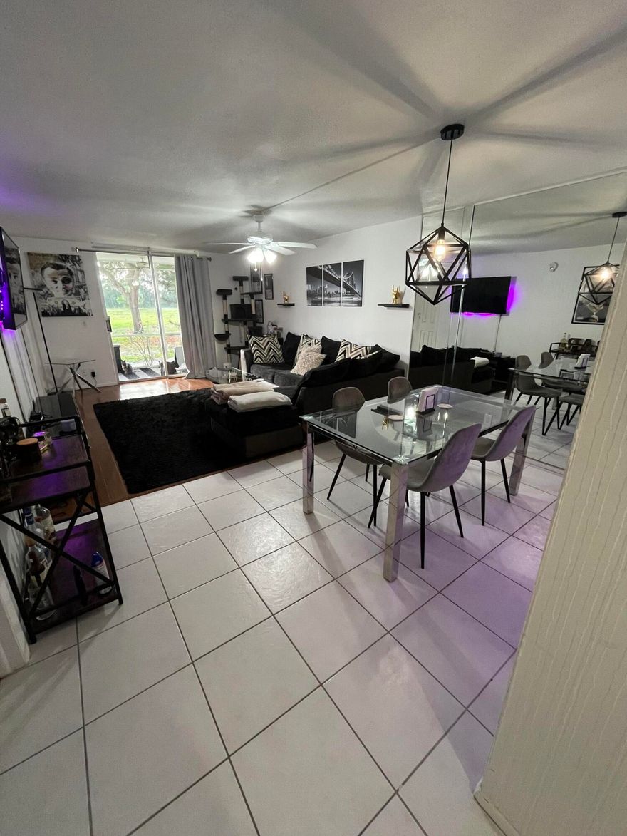 Beautifully Furnished, 2 bedroom . WASHER AND DRYER IN CONDO .Close to Ocean FAU , LYNN UNIVERSITY, Shopping Mall. East Boca Raton Cycle to beach, LIVING THE LIFE IN SOUTH FLORIDA . Quiet and peaceful. At the same time it is central to many amazing activities THE OCEAN  THE MALL FAU . amazing shopping, NEW PICKLE BALL COURT, 5 minutes to COSTCO AND PUBLIX.
