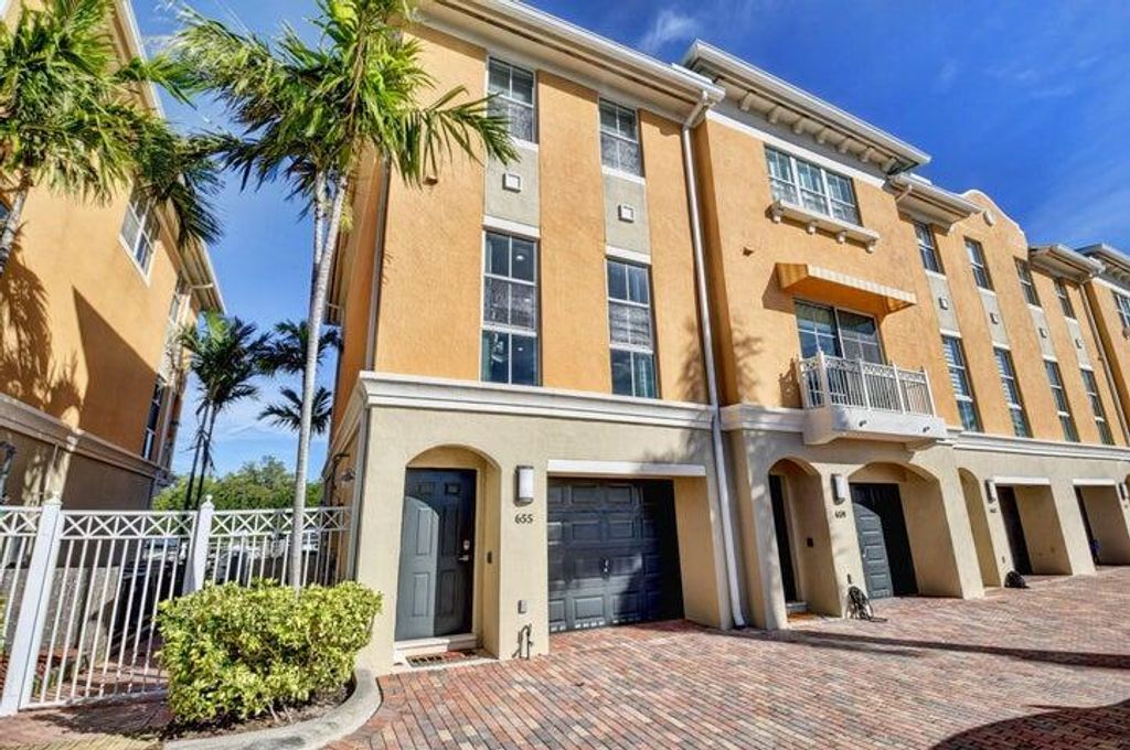 Photo of 655 Casa Loma Boulevard, Boynton Beach, FL 33435 (MLS # R11074546)