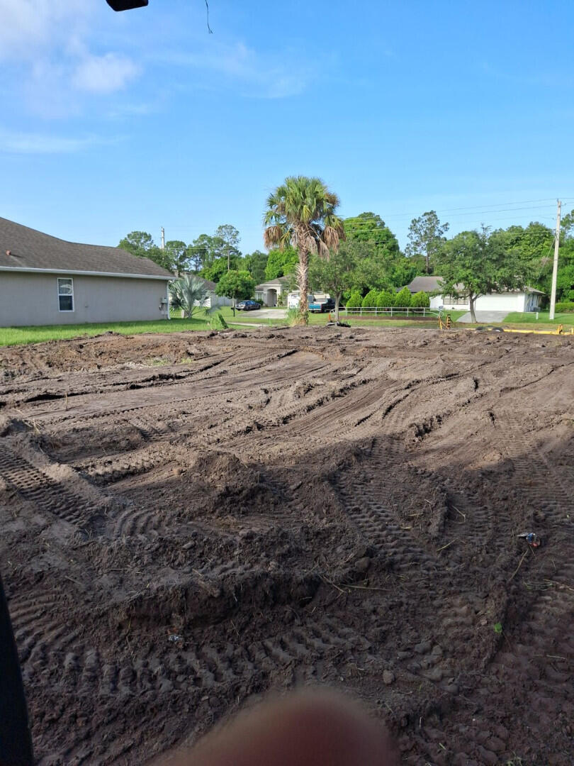 Photo of 1665 SE AIROSO Boulevard, Port Saint Lucie, FL 34984 (MLS # B26067826)